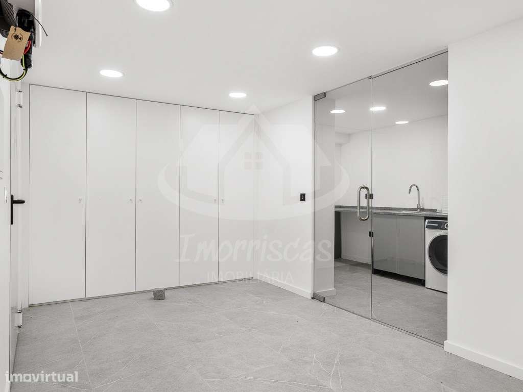 Moradia T4 com piscina e vista panorâmica em São João da Talha-48