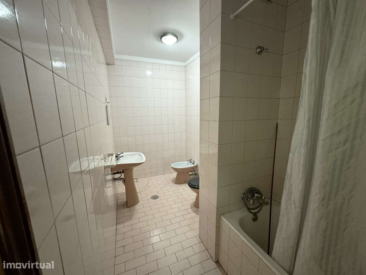 Apartamento T2 na Avenida Doutor Renato Araújo-14