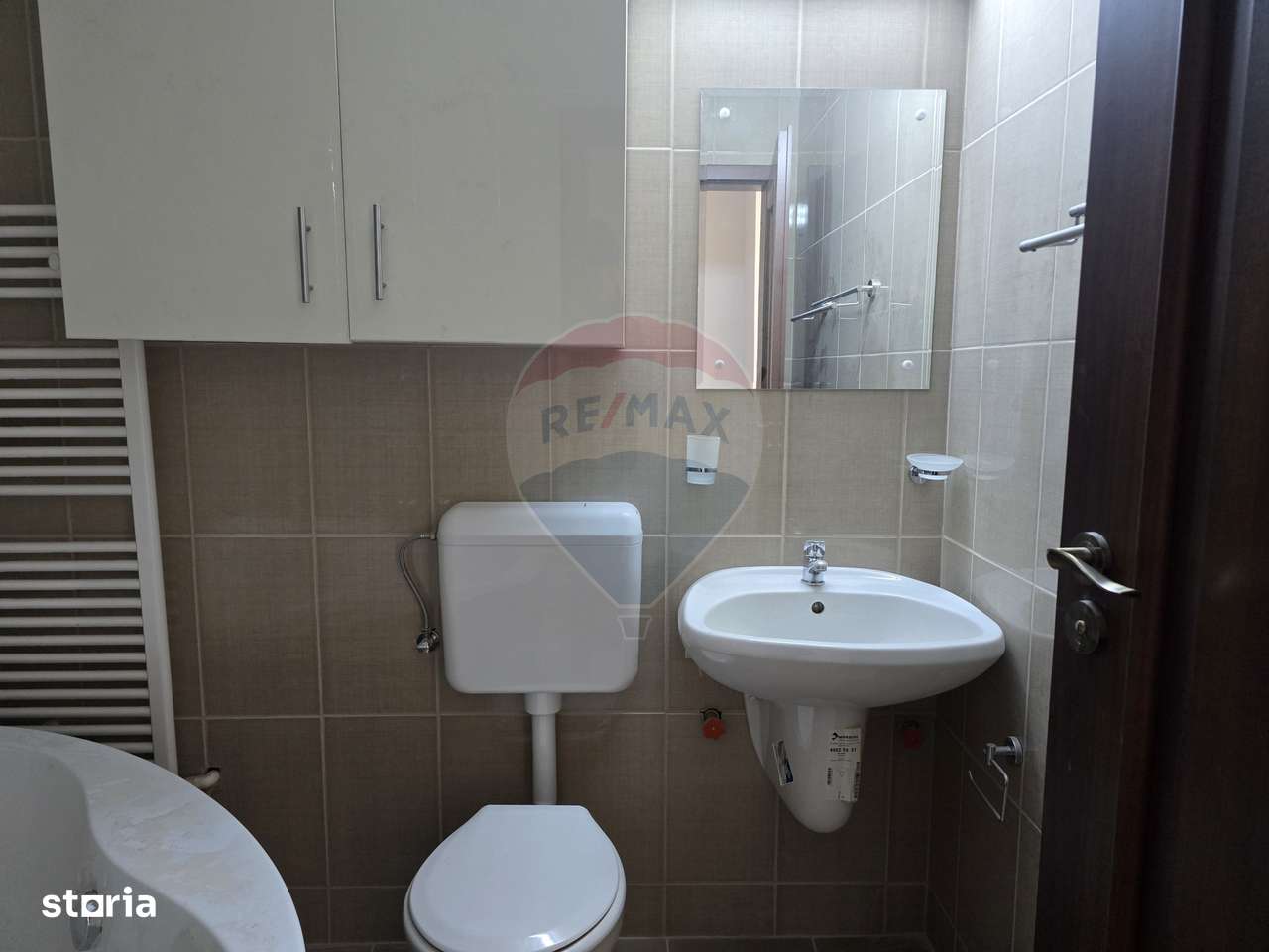 Vila / Pensiune / Camin / Azil seniori, zona superba Moeciu, parcare-9