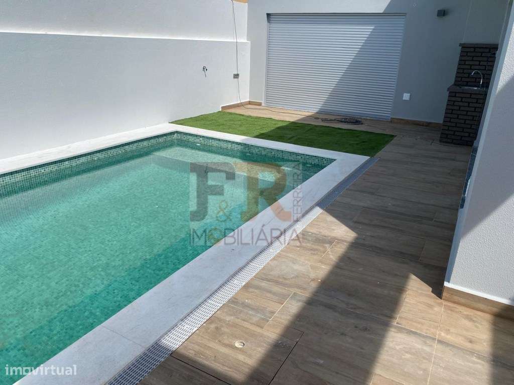 Moradia T3 em zona privilegiada de Pinhal General Fernão Ferro acab...-26
