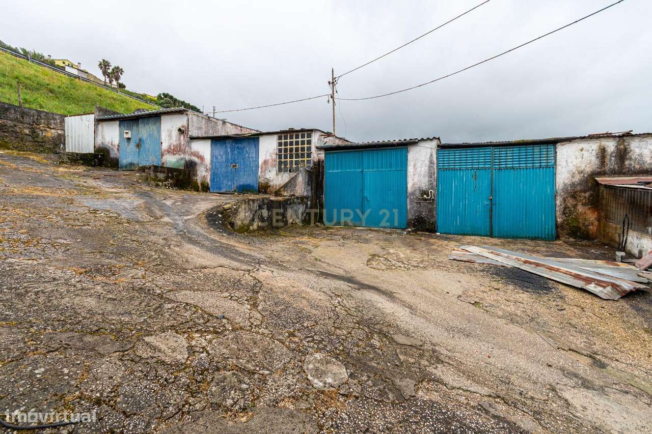 Moradia T3 c/ lote de 2393m2 em Caneças-24