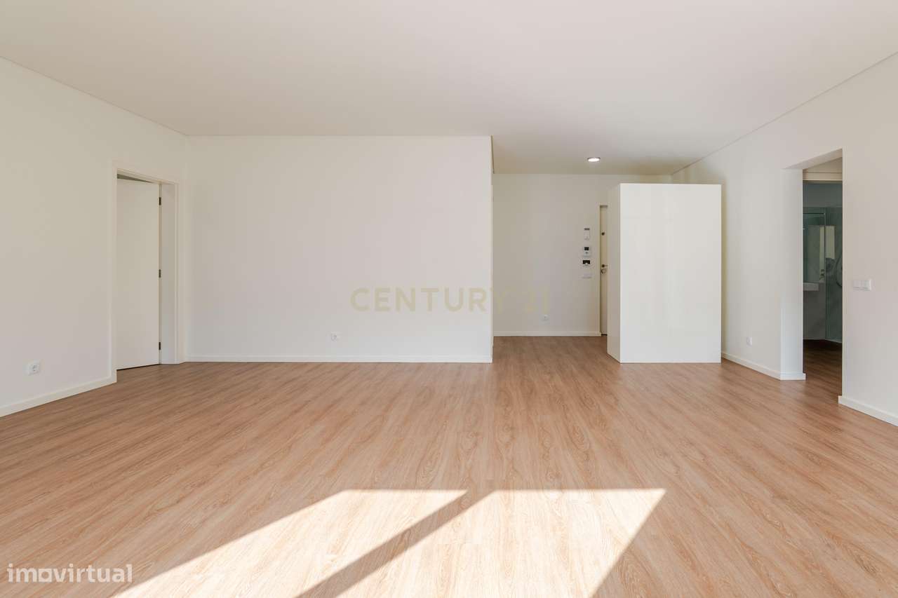 Apartamento T2 praticamente novo , nas Antas, Porto-5