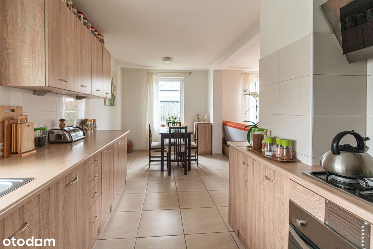 mały biały kameralny domek-10