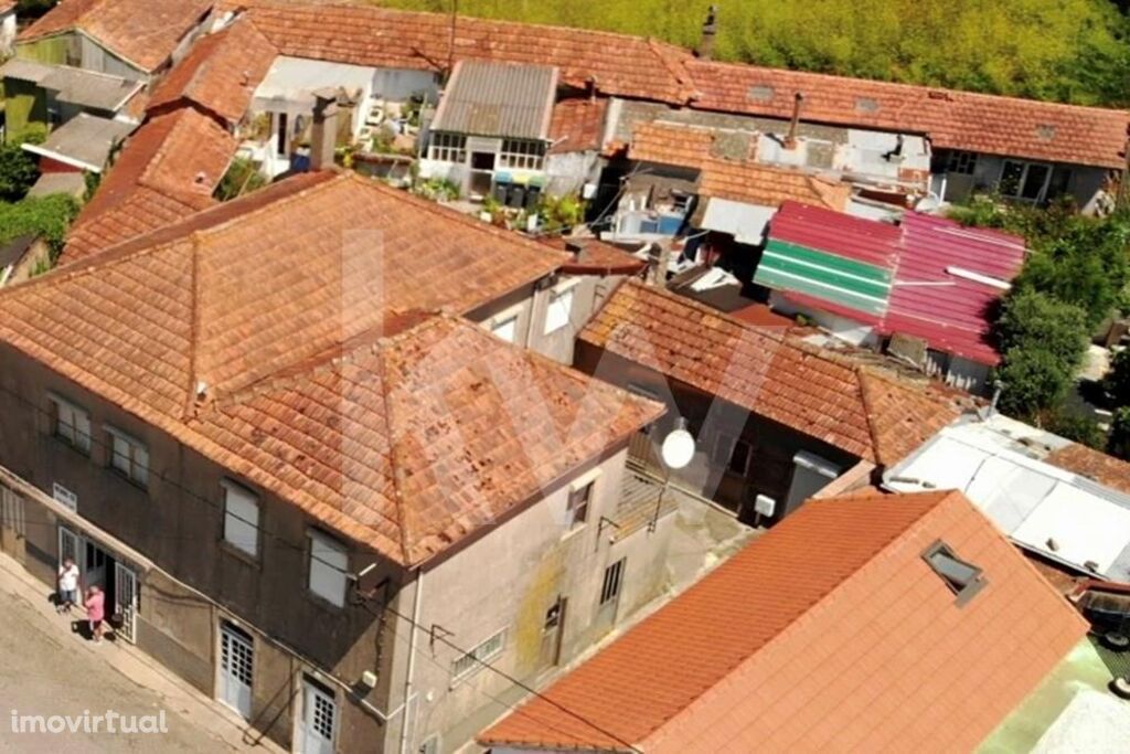 Estabelecimento Comercial na Rua de São Felix em São Felix da Marinha