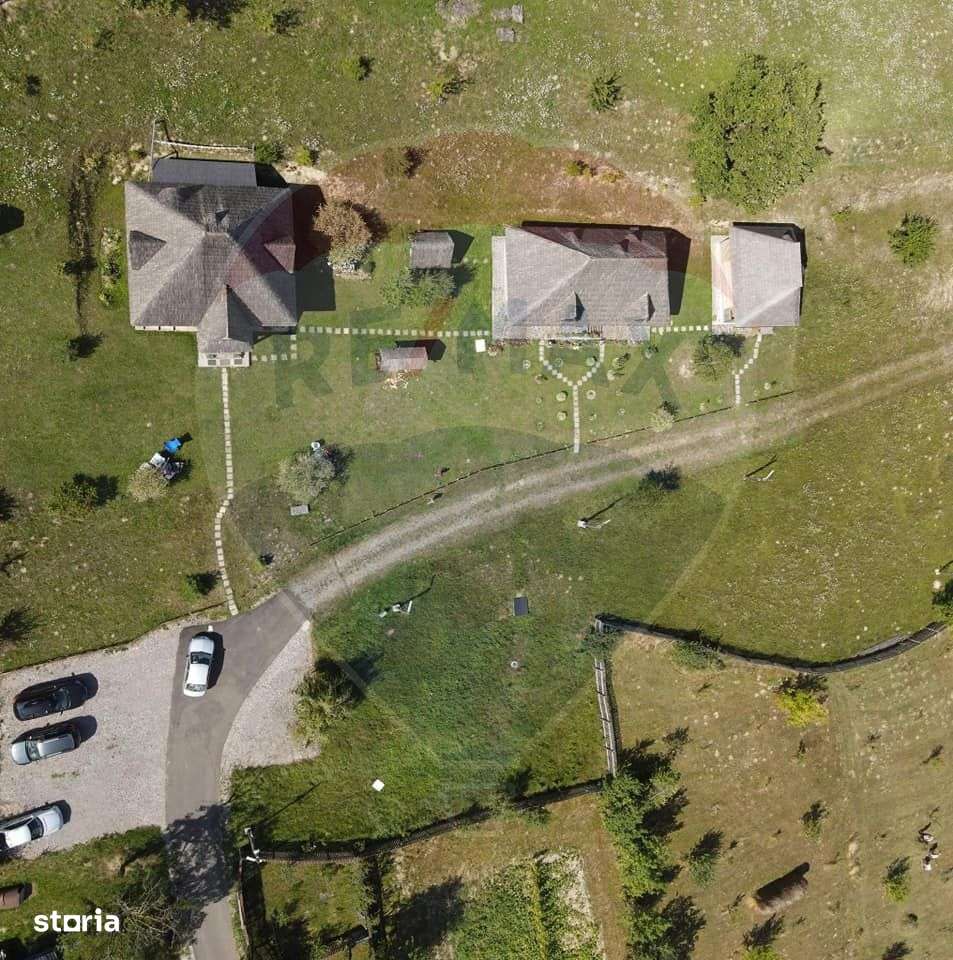 Vanzare 3 case de vacanta si 15750 mp teren, Botiza, Maramures-3