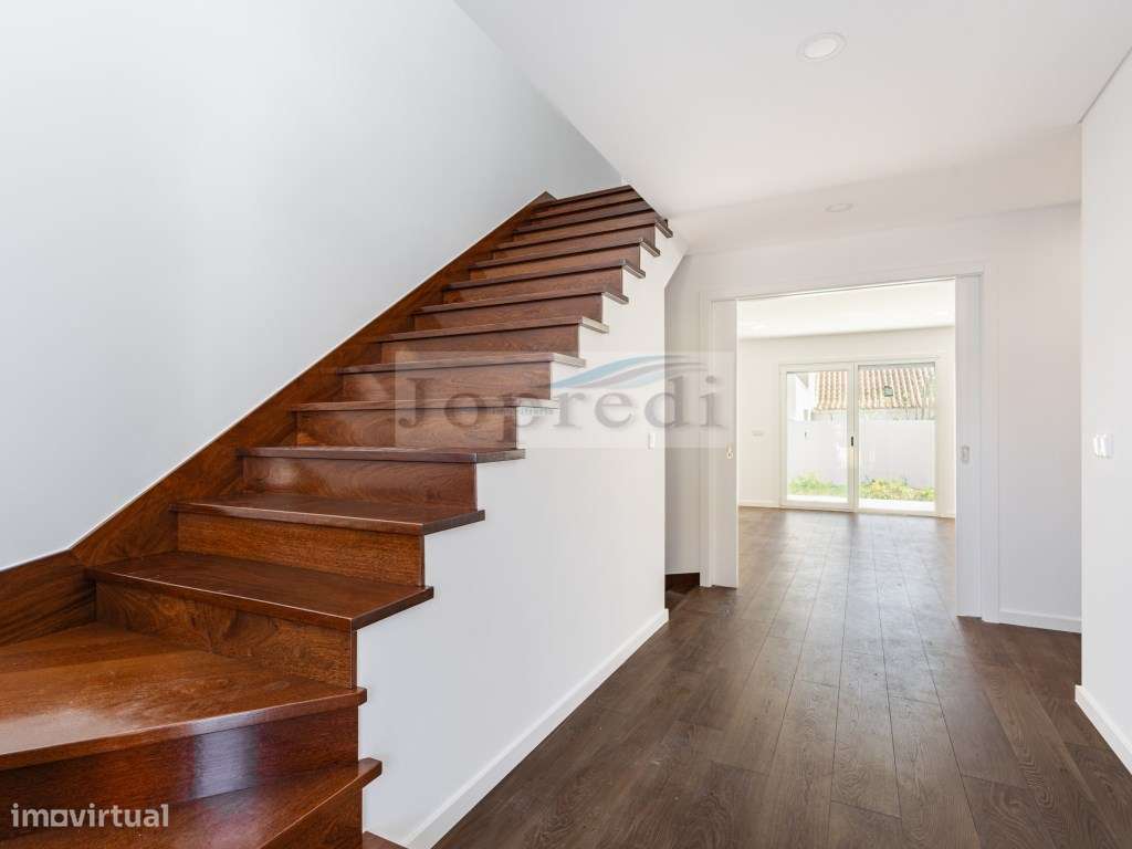 Moradia Geminada T4 nova-11