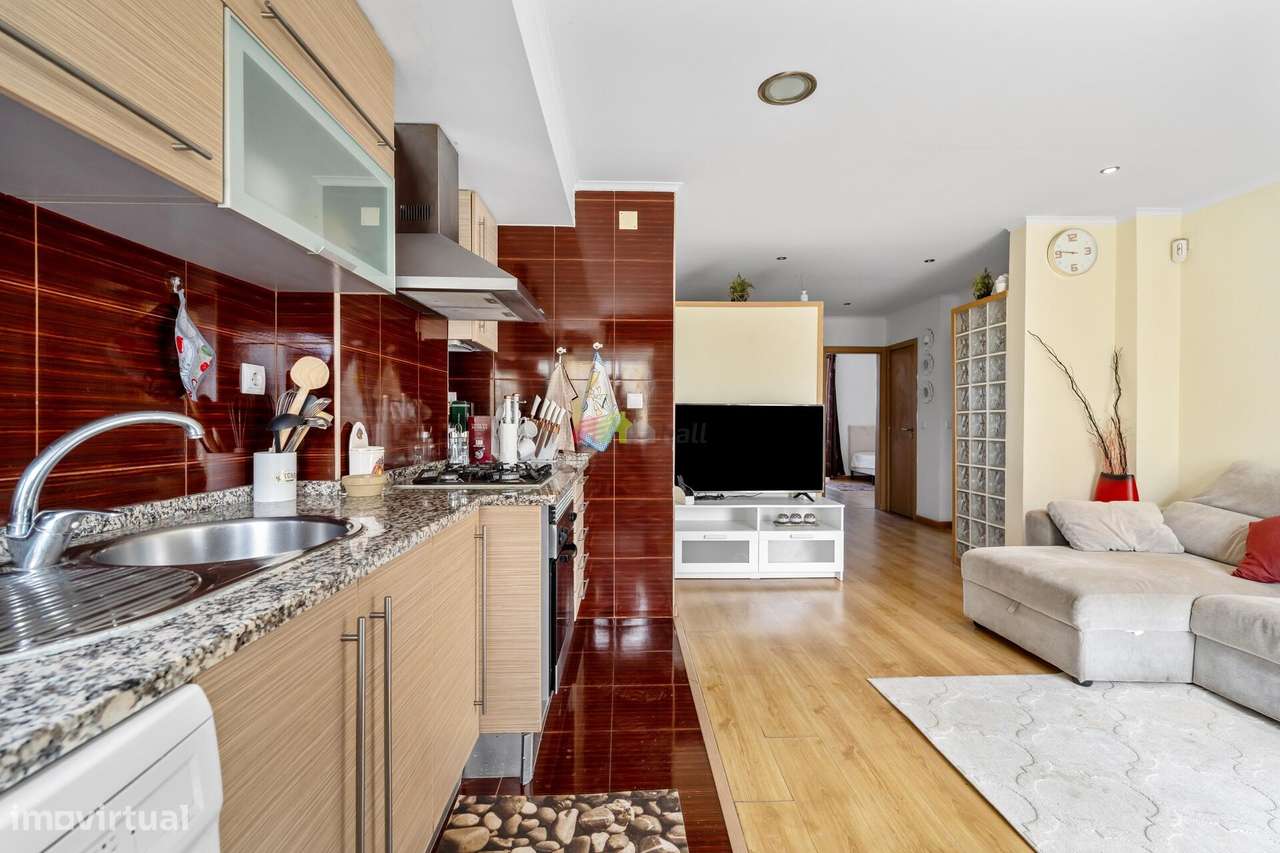 Apartamento T3 Renovado em Santo António da Charneca-8
