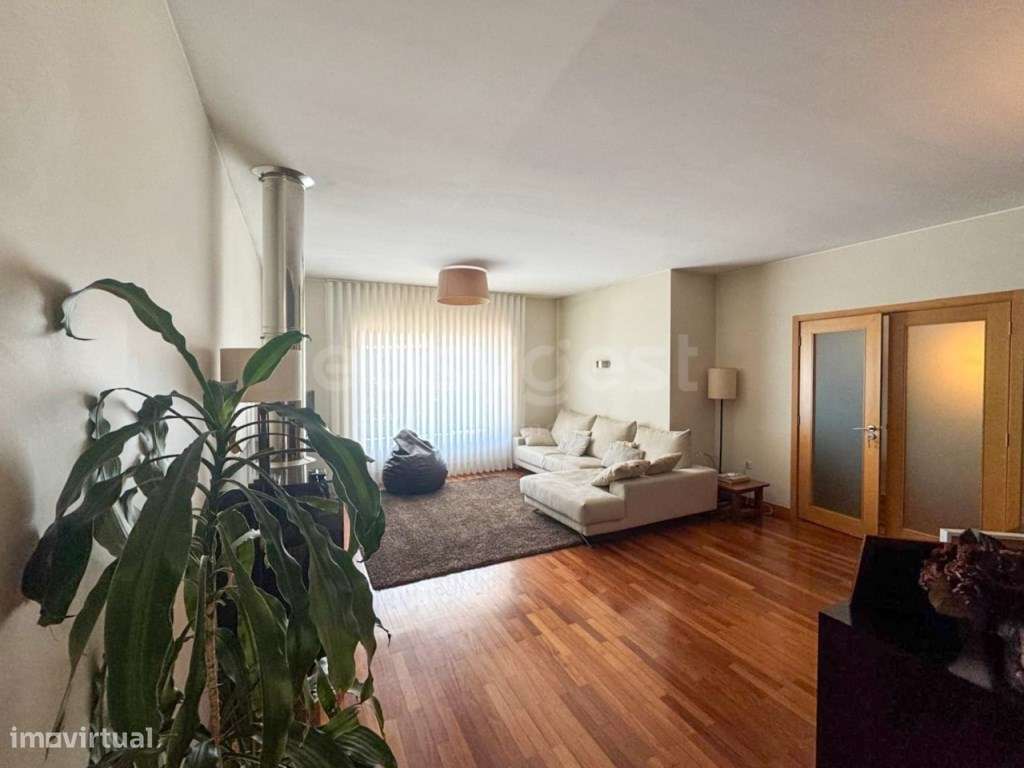 Moradia T3+1 em Barrô, a escassos minutos do centro de Águeda - Grande imagem: 4/42