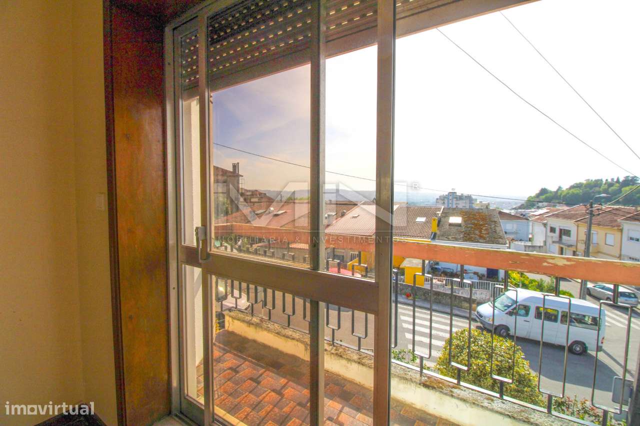 Moradia de 3 Frentes com Vista Panorâmica no Coração de Gondomar-20
