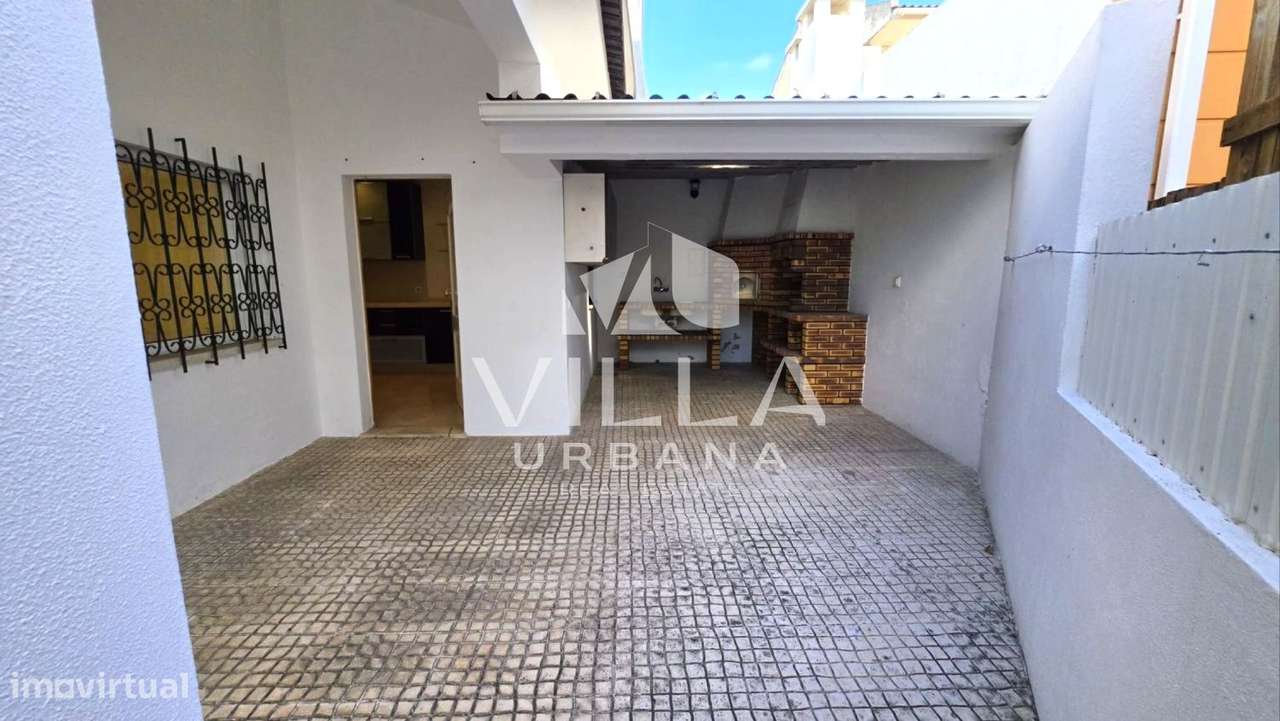 Moradia T3 +1 com Garagem localizada numa zona tranquila em Belverde-35