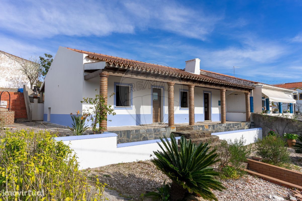 Casa de Aldeia rústica recuperada na Aldeia da Serra D'Ossa - Redondo