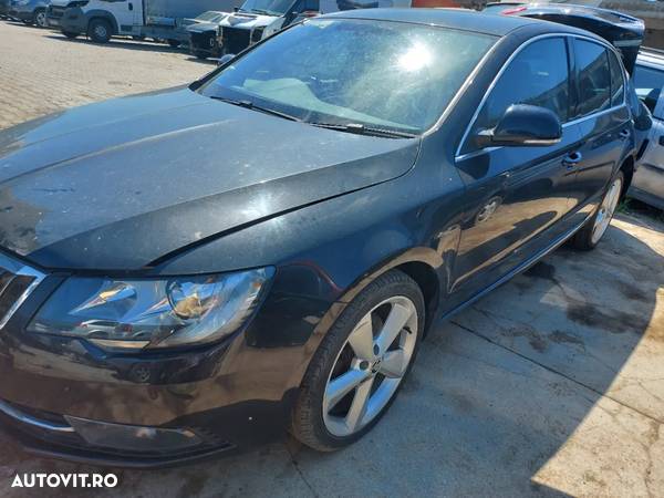 Usa stanga fata Skoda Superb 2 Facelift 2014 Euro 5 DSG 2.0 TDI 16V motor CFFB 140 CP - 2