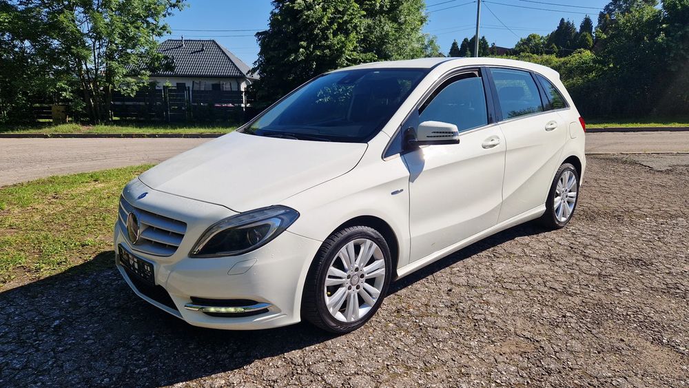 Mercedes-Benz B W246 180 (BlueEFFICIENCY) 2011