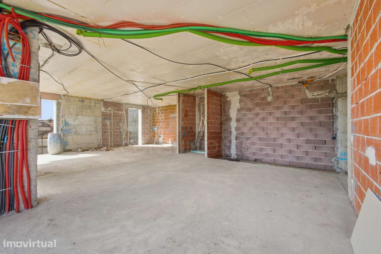 Moradia T4 com piscina em lote de 759m2 em Amoreira Óbidos-12