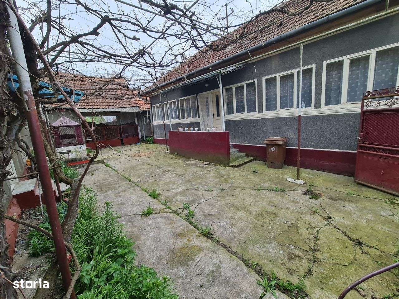 Vand Casa in Loc. Manerau Jud.Arad zona centrala, la 64 km Arad-4