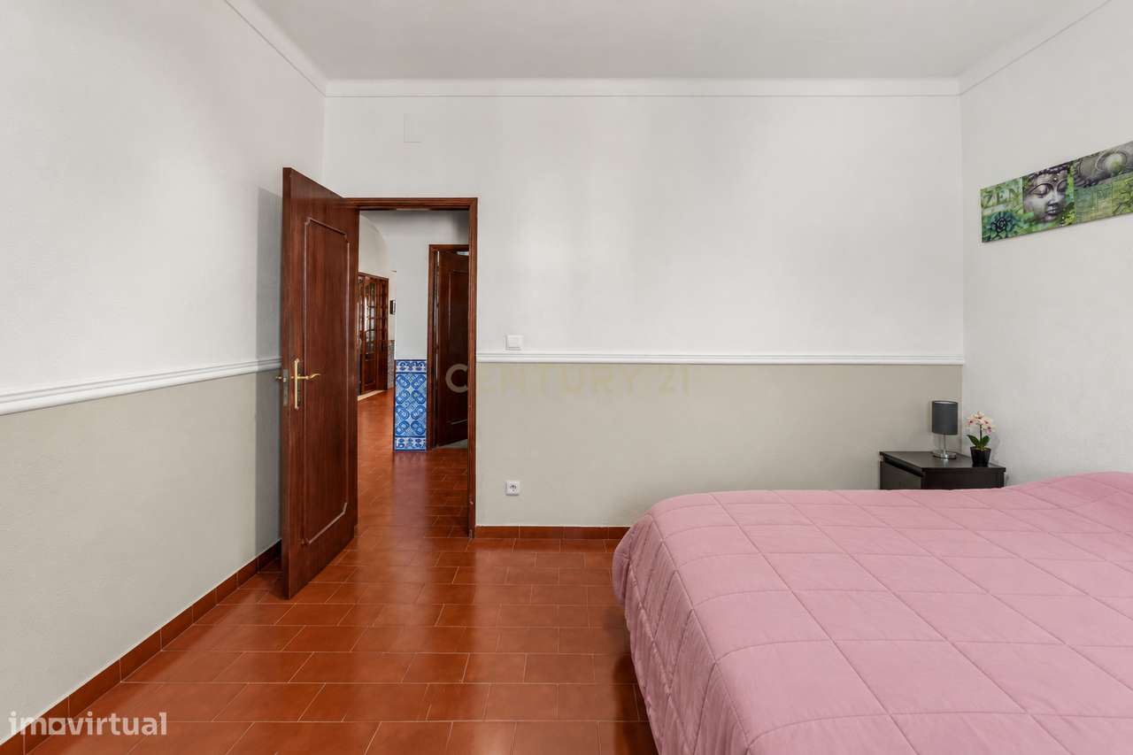 MORADIA T5 COM GARAGEM E PISCINA, 327 M² DE TERRENO PARA USUFRUIR-17