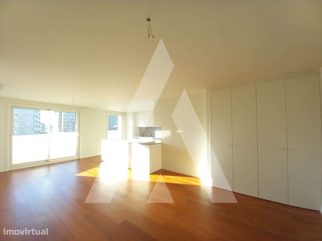 Apartamento T2 com terraço em plena Av. Dr. Lourenço Peixinho - Grande imagem: 3/14