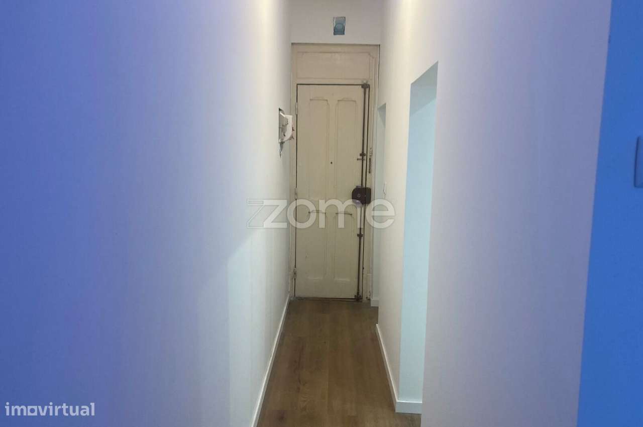 T1+1 Remodelado no Bairro dos Atores com Logradouro de 60 m2 - Grande imagem: 3/10