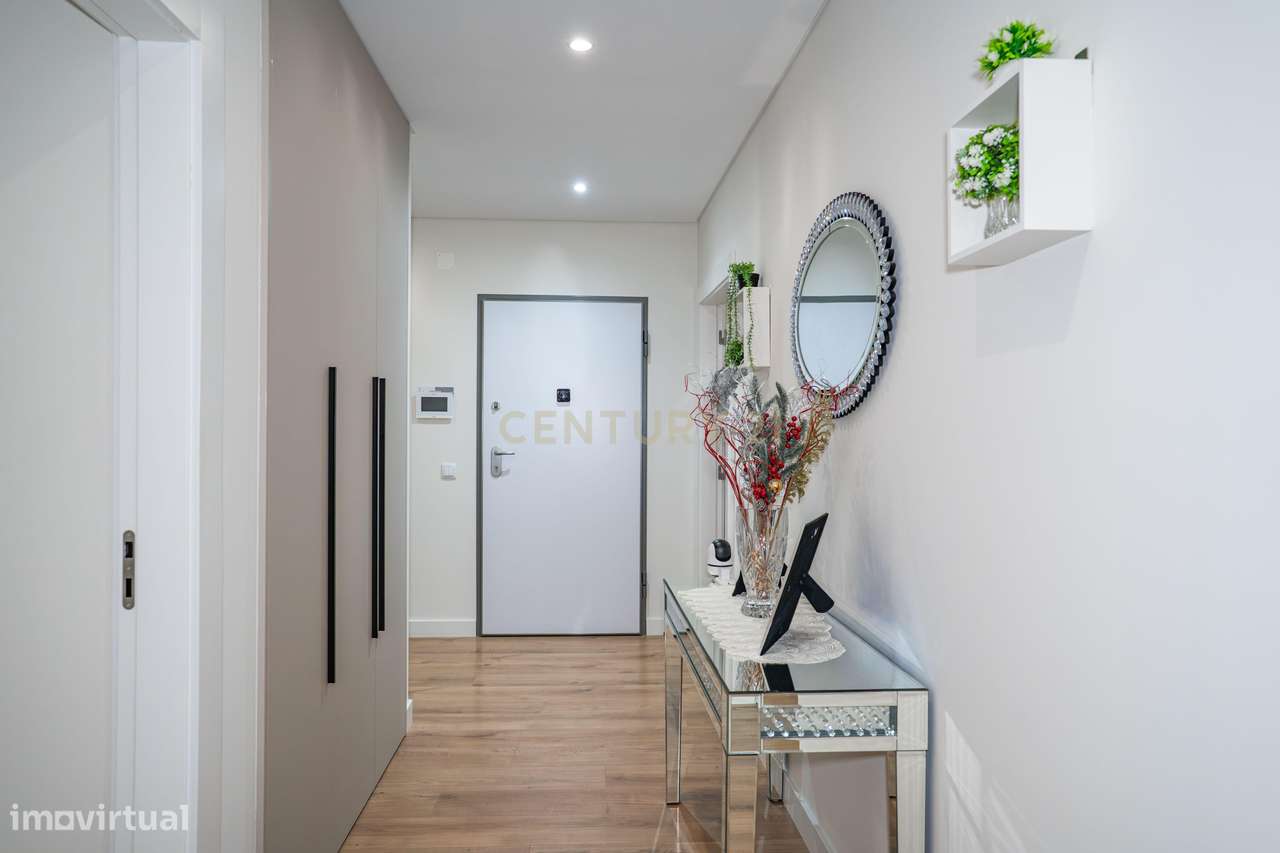 Apartamento T3 Semi-Novo em Caldas da Rainha | 2 Varandas | 2 Parqueam-7