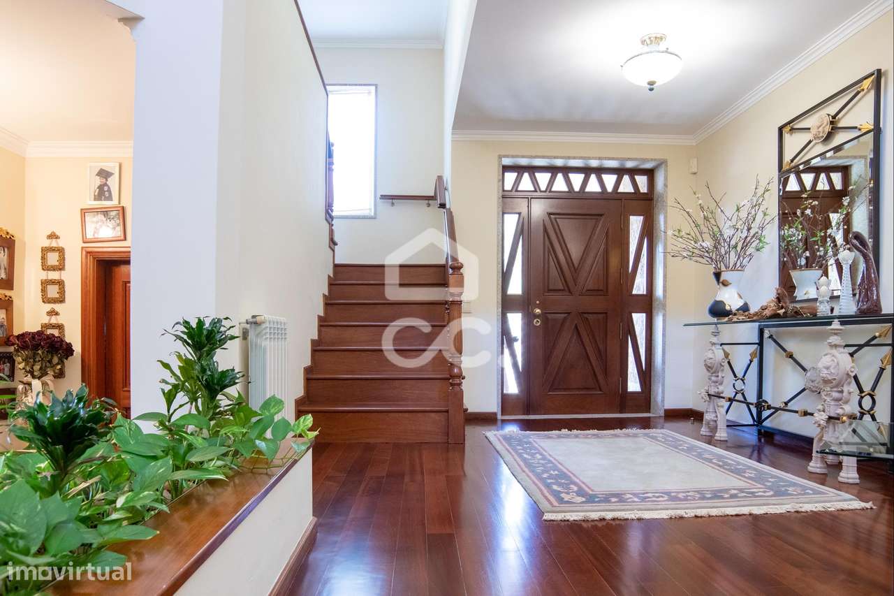 Moradia T6 com piscina e vistas-32