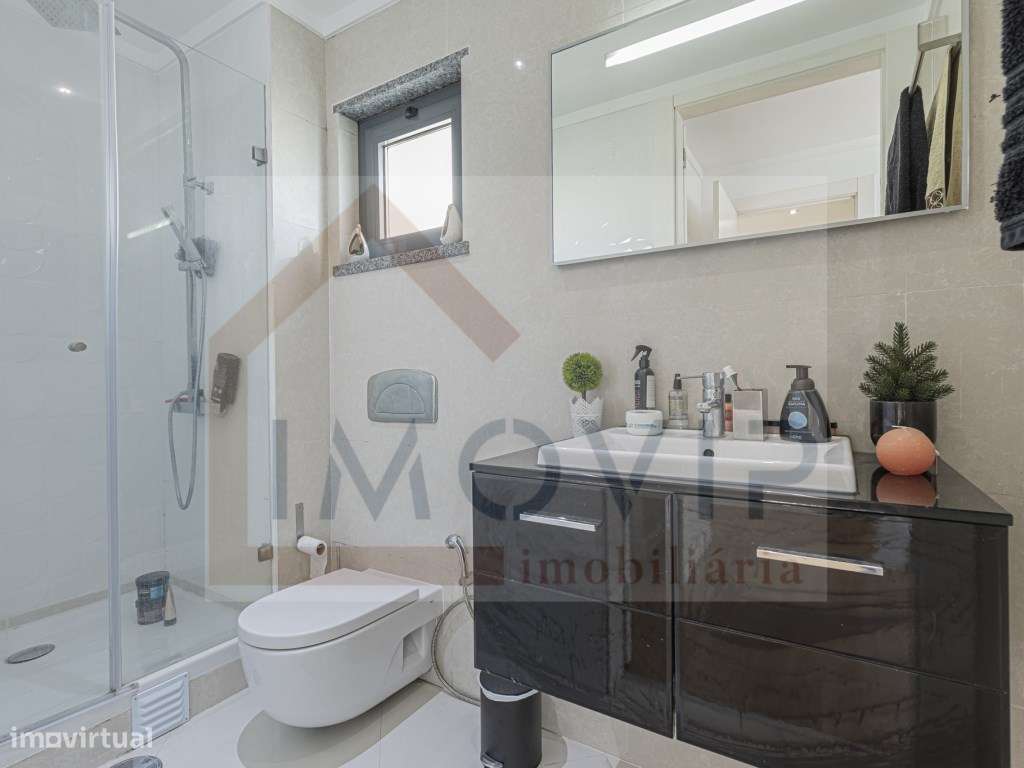 Vende-se moradia T4- Santo António da Charneca-com terraço-15