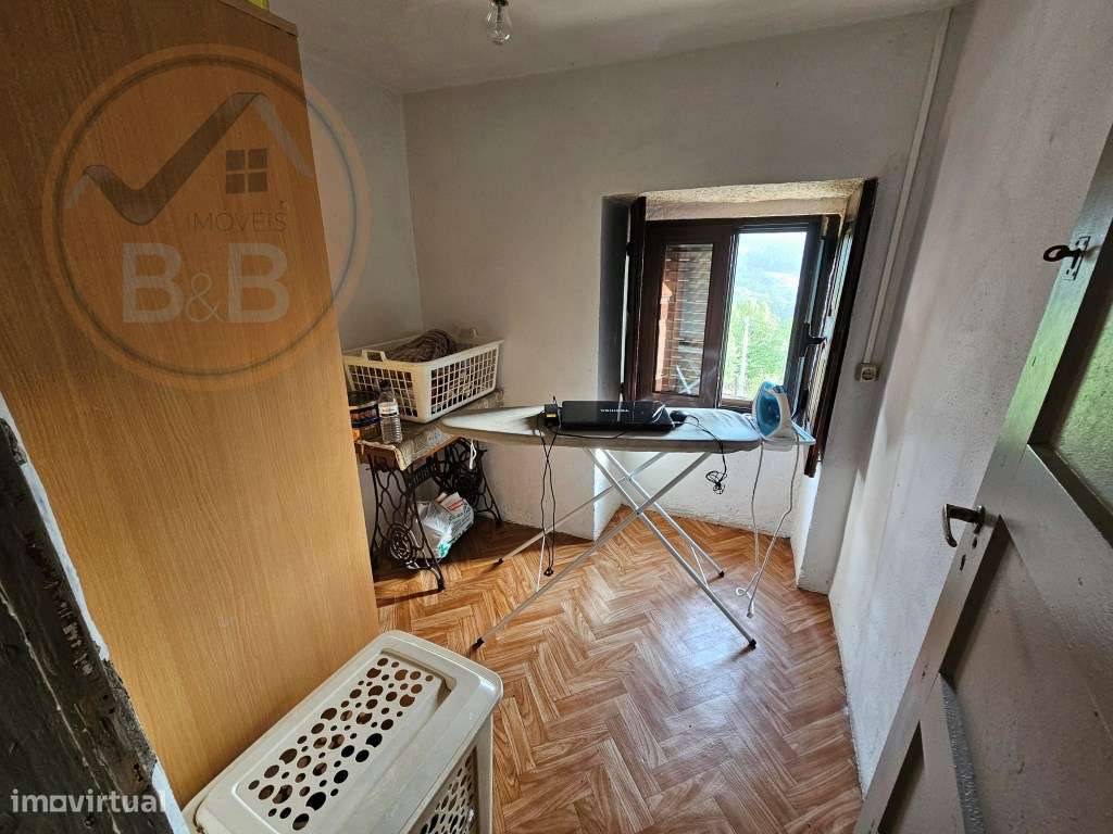 Moradia T4, em pedra, com terreno de 2.366 m² e Espigueiro datado d...-25