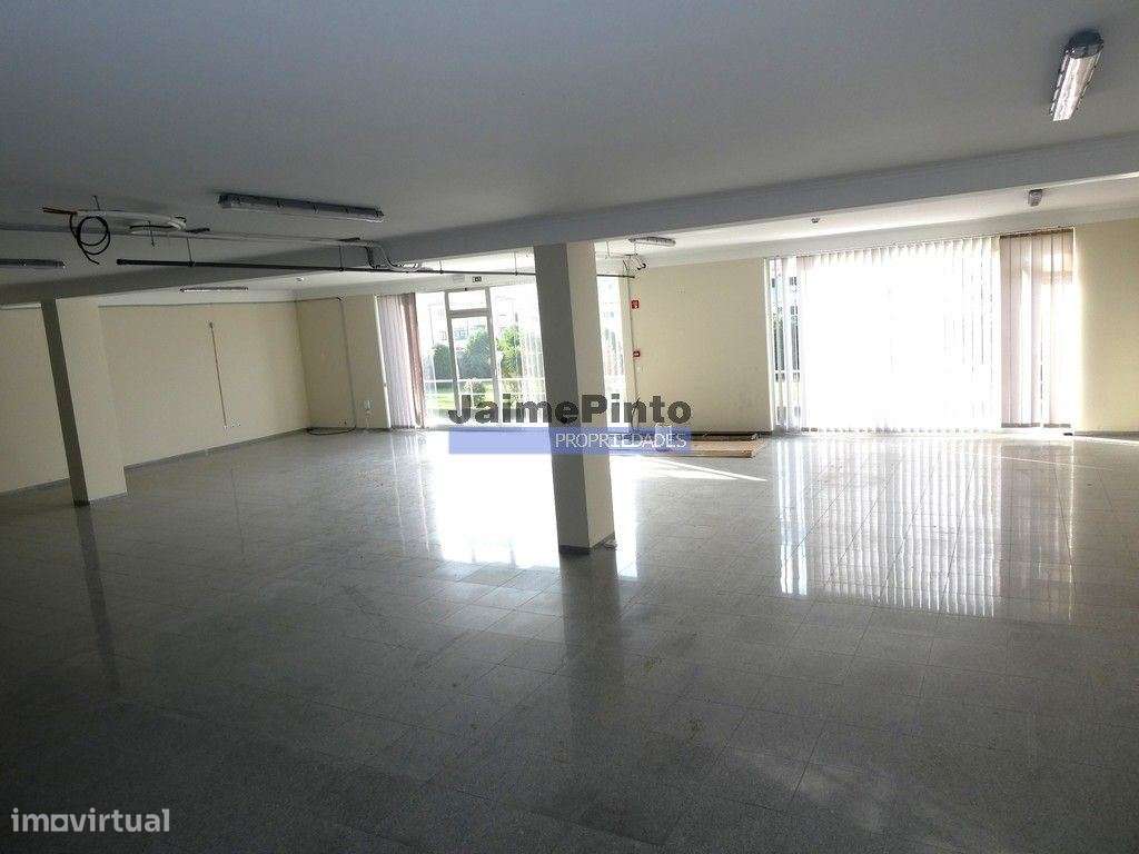 Loja 385m2 com 2 L.G., próx. Rotunda da Boavista. Portugal, Porto. - Grande imagem: 4/4