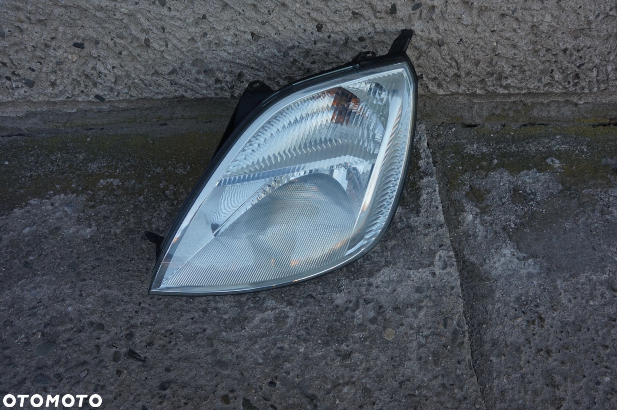 LAMPA PRZEDNIA LEWA FORD FIESTA MK6 - 1