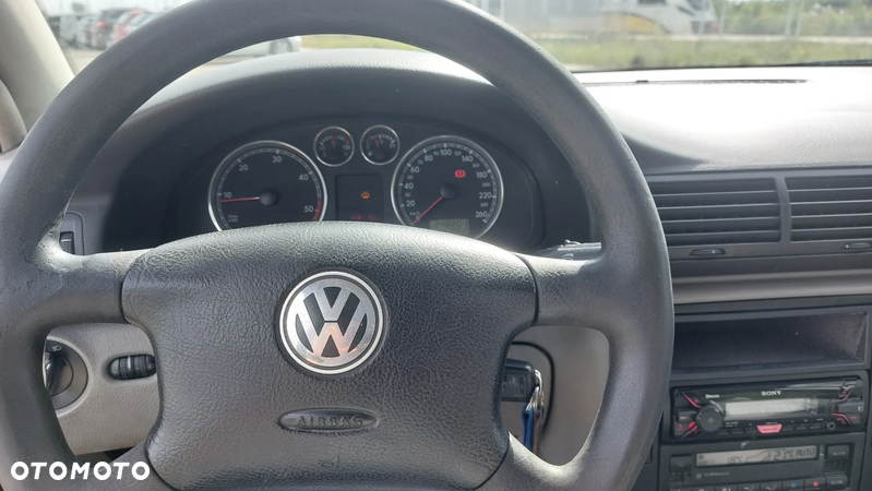 Volkswagen Passat 1.9 TDI Highline - 6