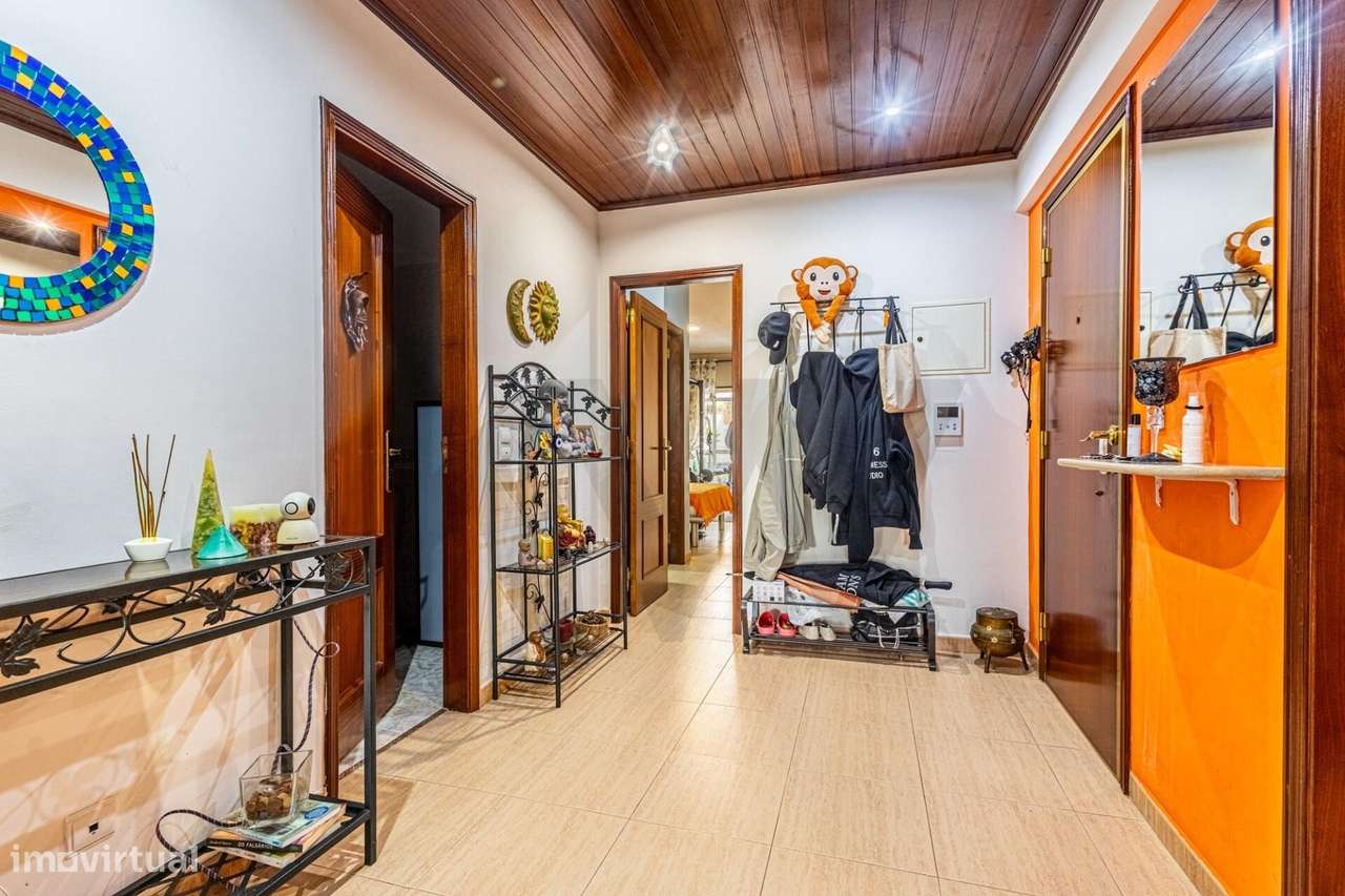 Apartamento T2 com 111 m2 em Monte Abraão-13