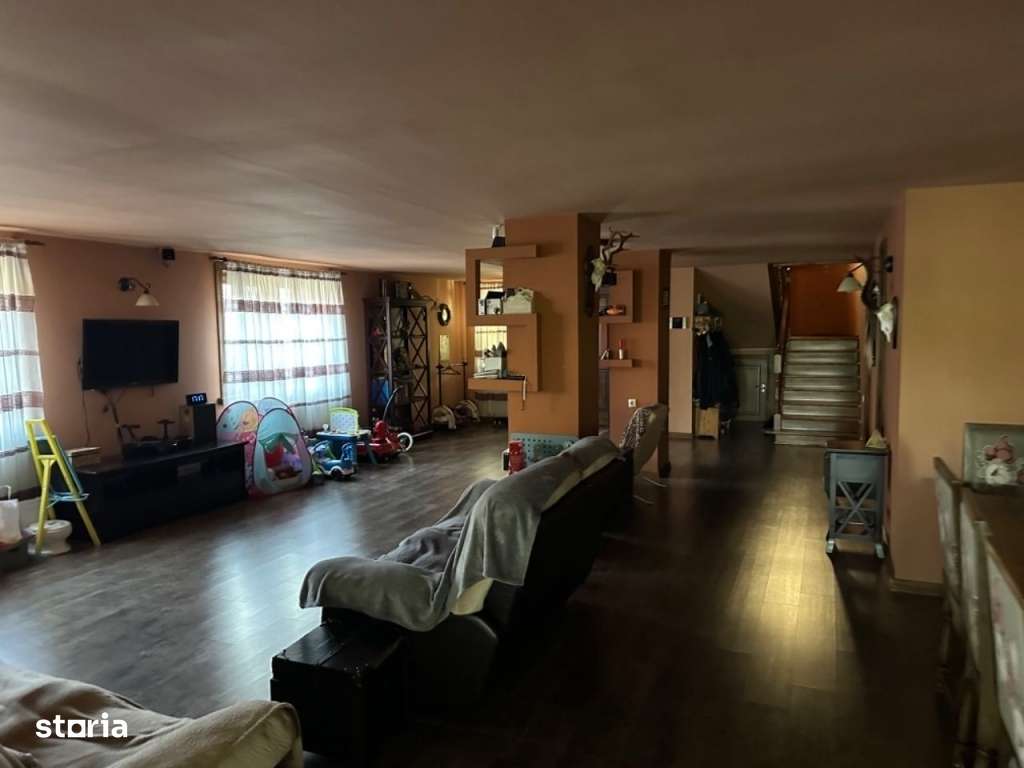 Casa de vânzare, central in apropierea de școlii, locuri de joaca s.a. - Imagine principală: 1/17