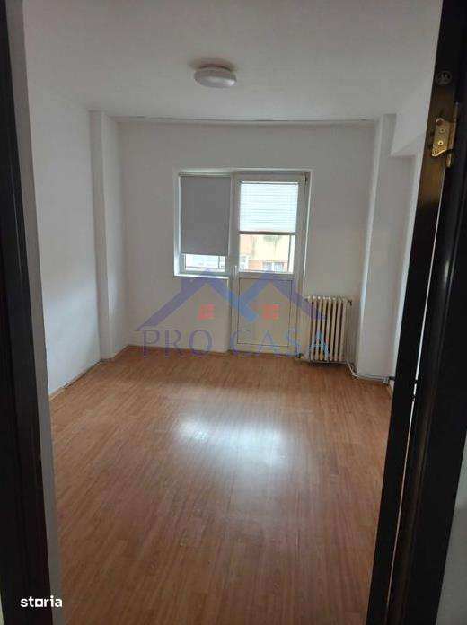 Apartament 3 camere,decomandat in Cetate, zona Mercur, et.3-3