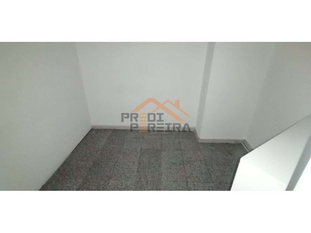 Loja disponível, situada no Centro Comercial do Chapim! - Grande imagem: 5/22