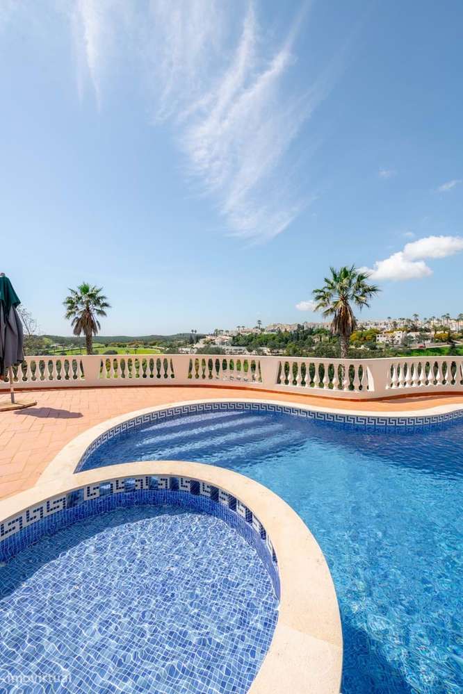 Grande propriedade de golfe com vistas panorâmicas-31