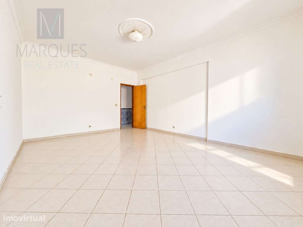 Apartamento T2 com Arrecadação em Casais de Mem Martins - Rio de Mouro-10