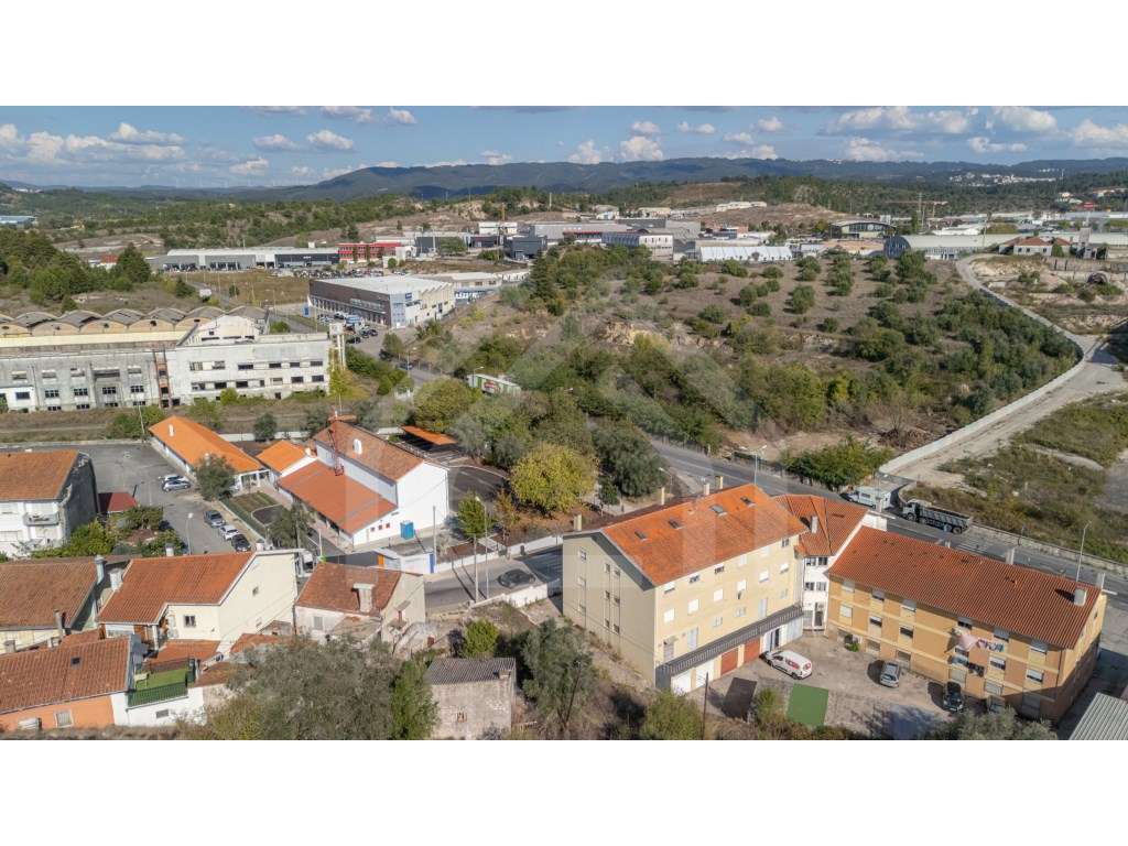 Conjunto de 3 moradias para reabilitação | Pedrulha-14