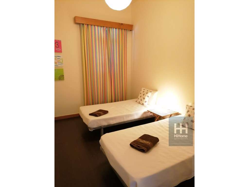 Moradia T5 + Apartamento T2 no centro do Porto Santo-9