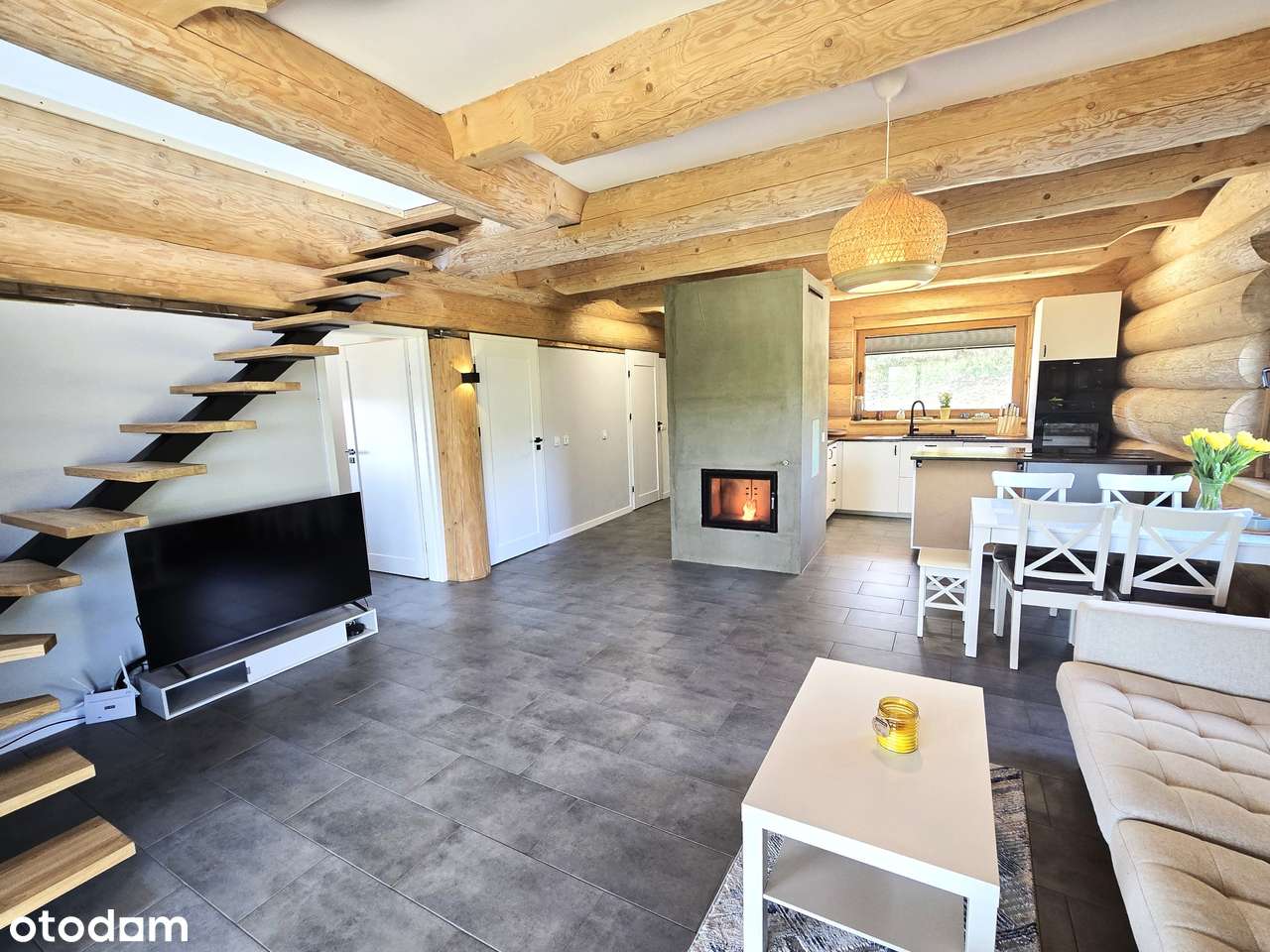 Stylowy dom z kominkiem w otoczeniu natury - Pełny obrazek: 5/20