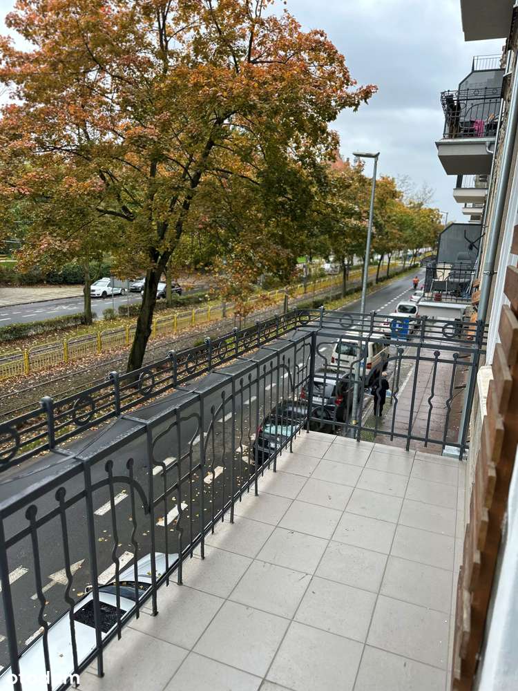 Ładne mieszkanie w kamienicy - wszędzie blisko!-5