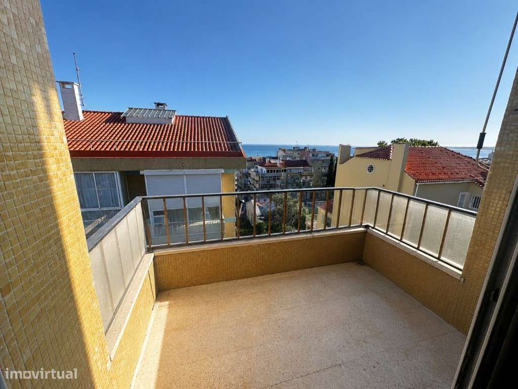 T2 Duplex com Suite e Varandas | Algés-11
