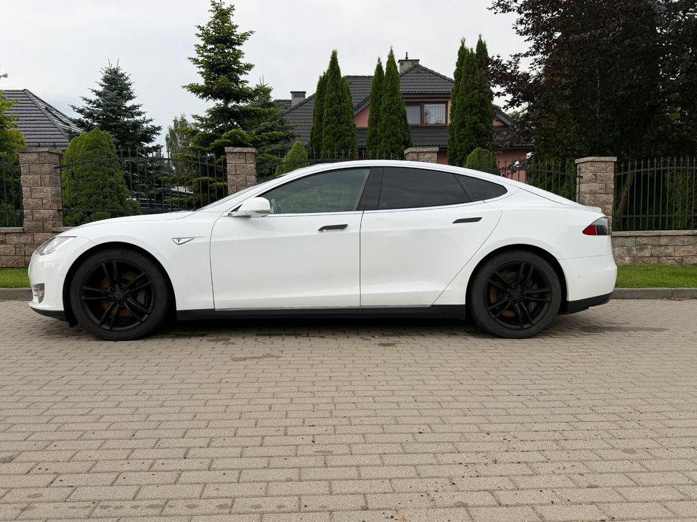 Tesla Model S 70D Allradantrieb 2015