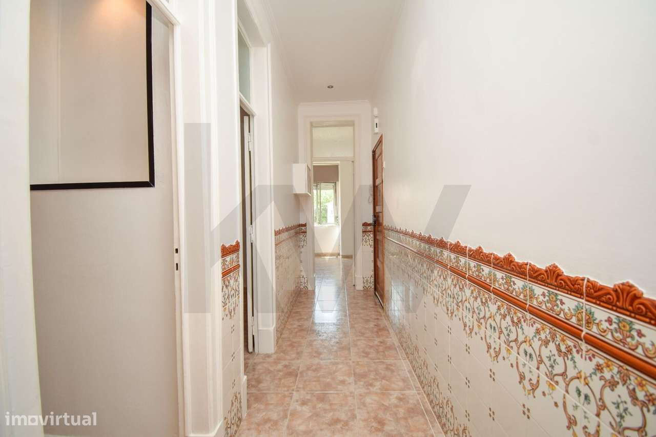 T2 em Campolide - Ideal para viver ou investir-9