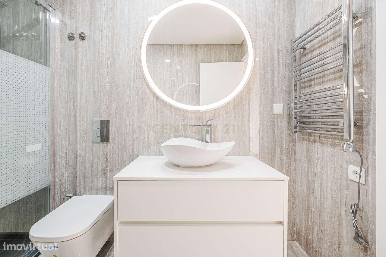 Moradia T4+1 Contemporânea com Piscina-53