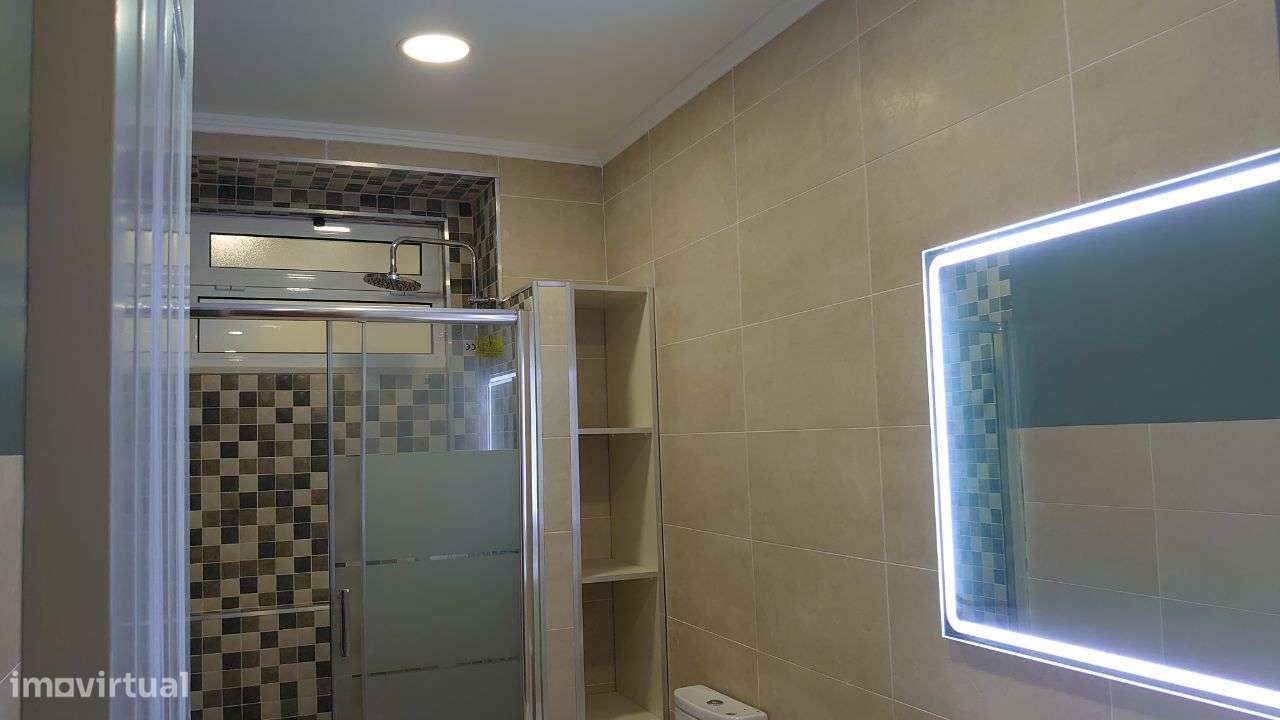 T4 remodelado R Angela Pinto junto Mercado Arroios-17