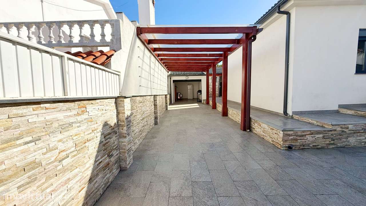 Moradia IsoladaT1+1 Totalmente Remodelada -Charneca da Caparica-2