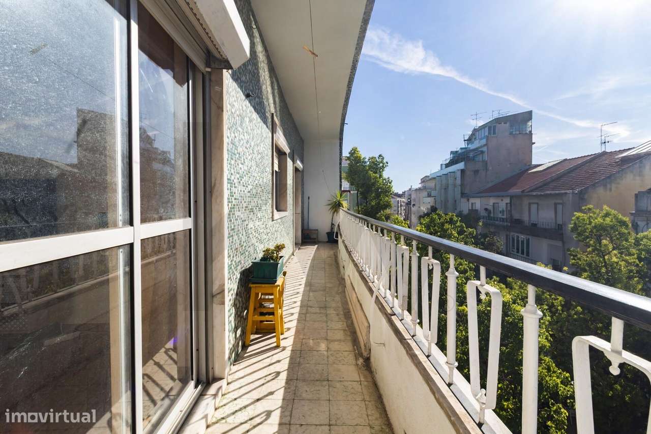 Apartamento T4 em Plena Rua Capitão Leitão – O Coração de Almada a Seu - Grande imagem: 5/37