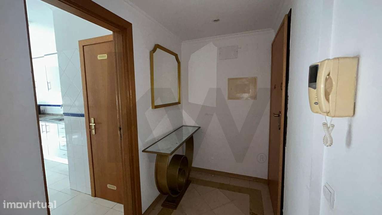 T2 Luminoso com Suite, Varanda Contínua e Excelente Localização próxim - Grande imagem: 5/18