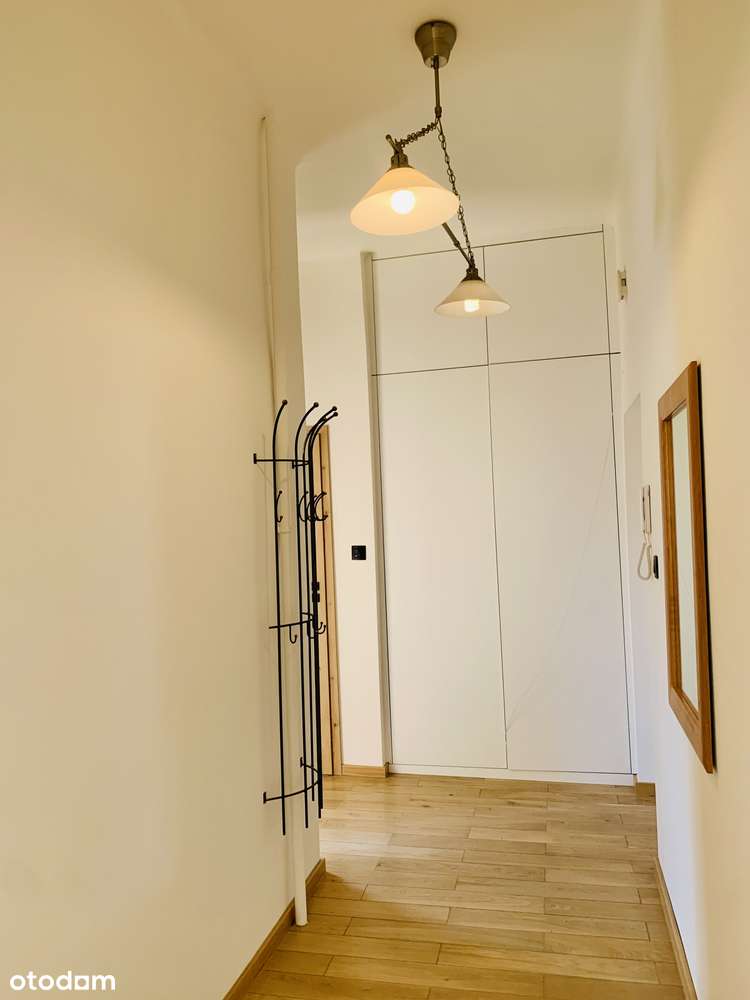 Plac Centralny,2 pokoje, po remoncie, winda, słoneczne, do wejścia-10