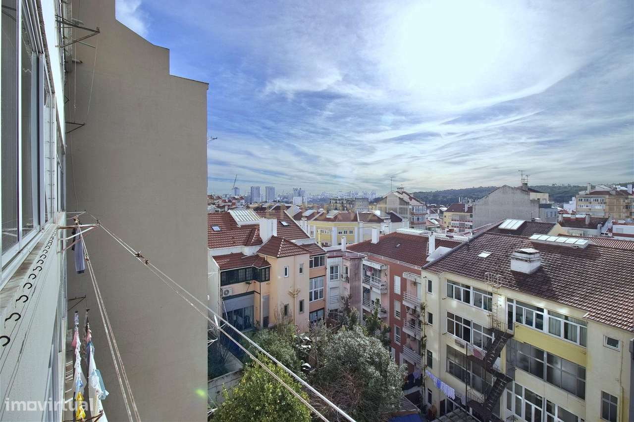 T2 em São Domingos de Benfica luminoso e arejado com ampla arrecadação-17