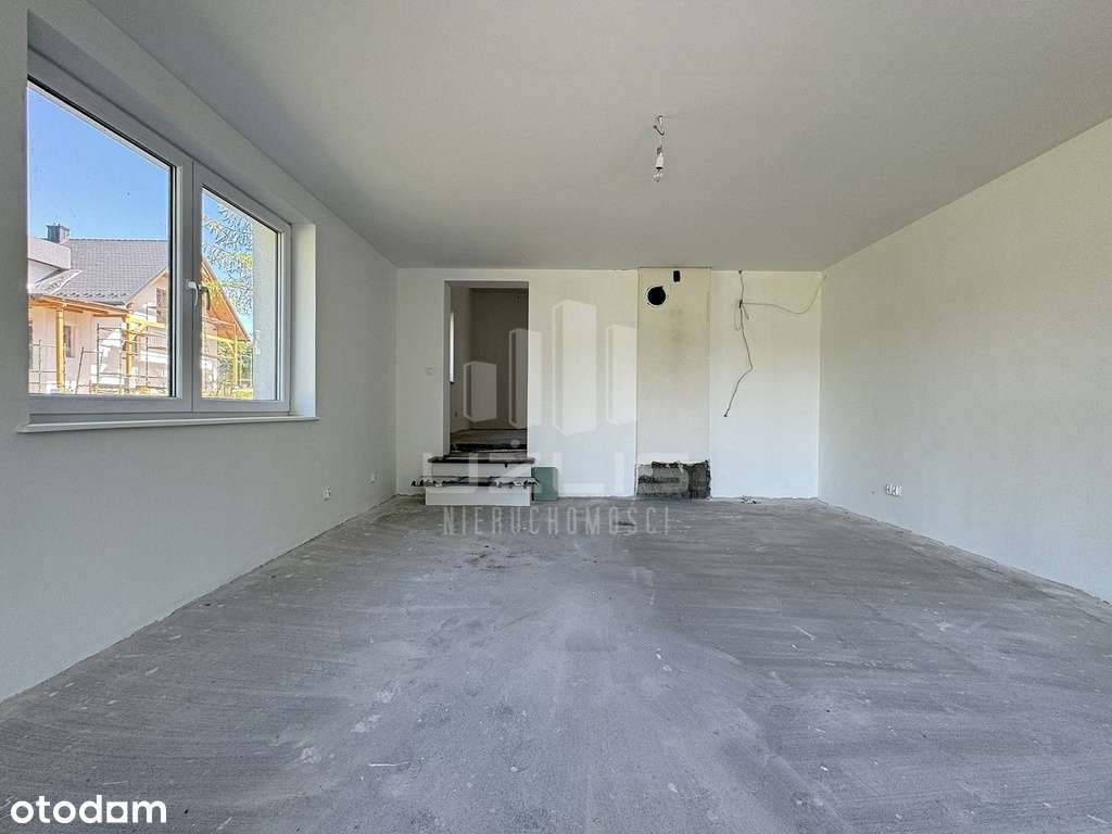 Dom nad jeziorem z linią brzegową-17